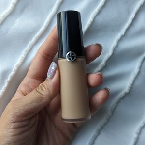 Giorgio Armani luminous silk concealer